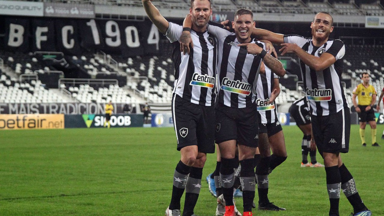 Jogadores do Botafogo comemorando