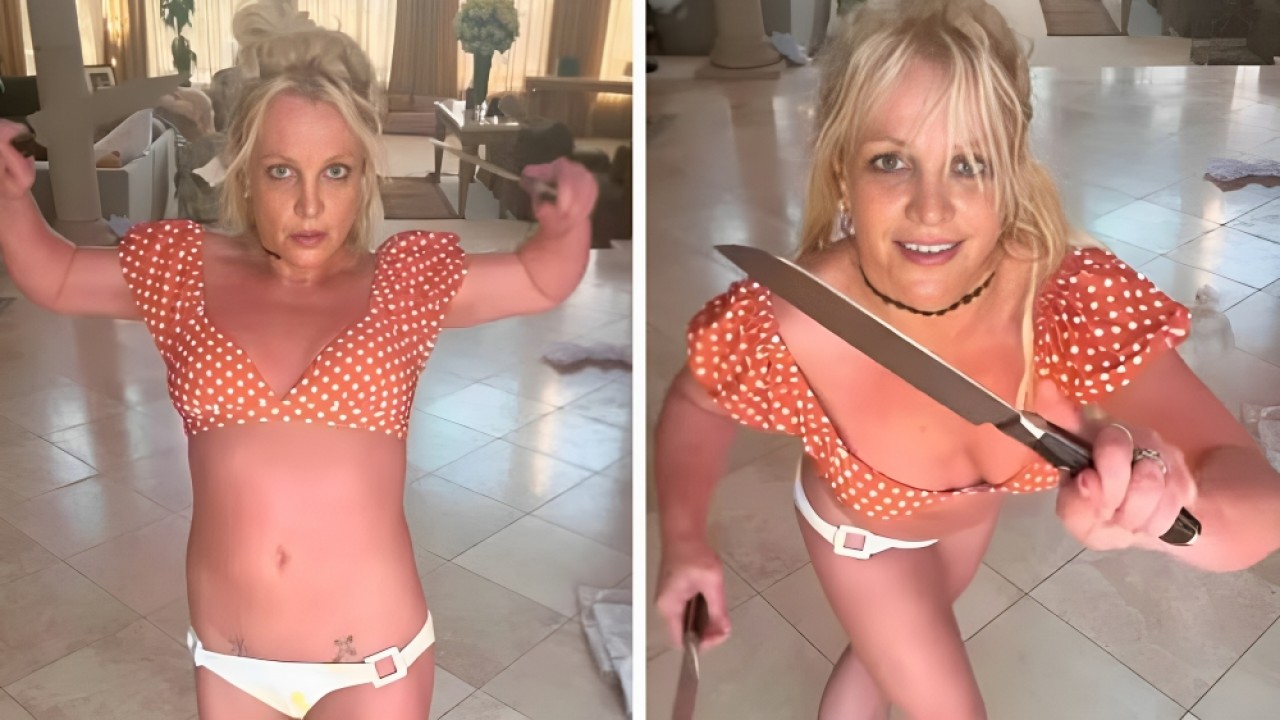 Britney Spears brincando com facas