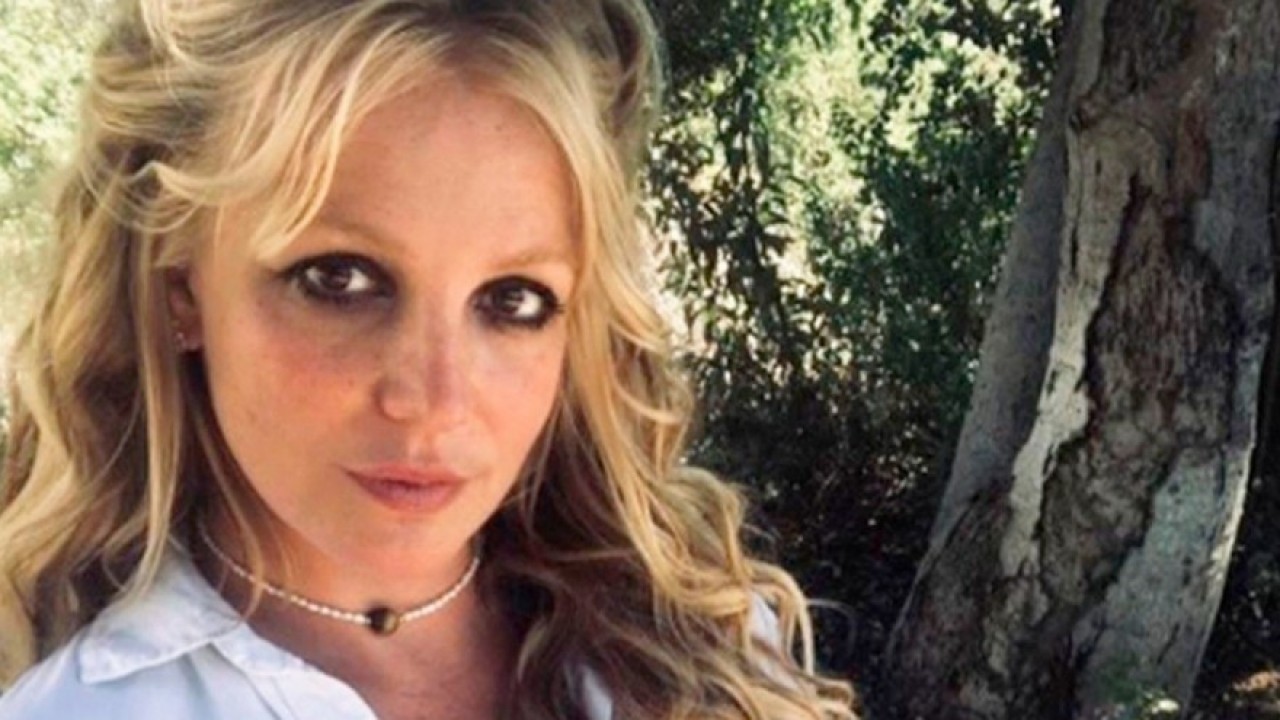 Britney Spears com olho triste