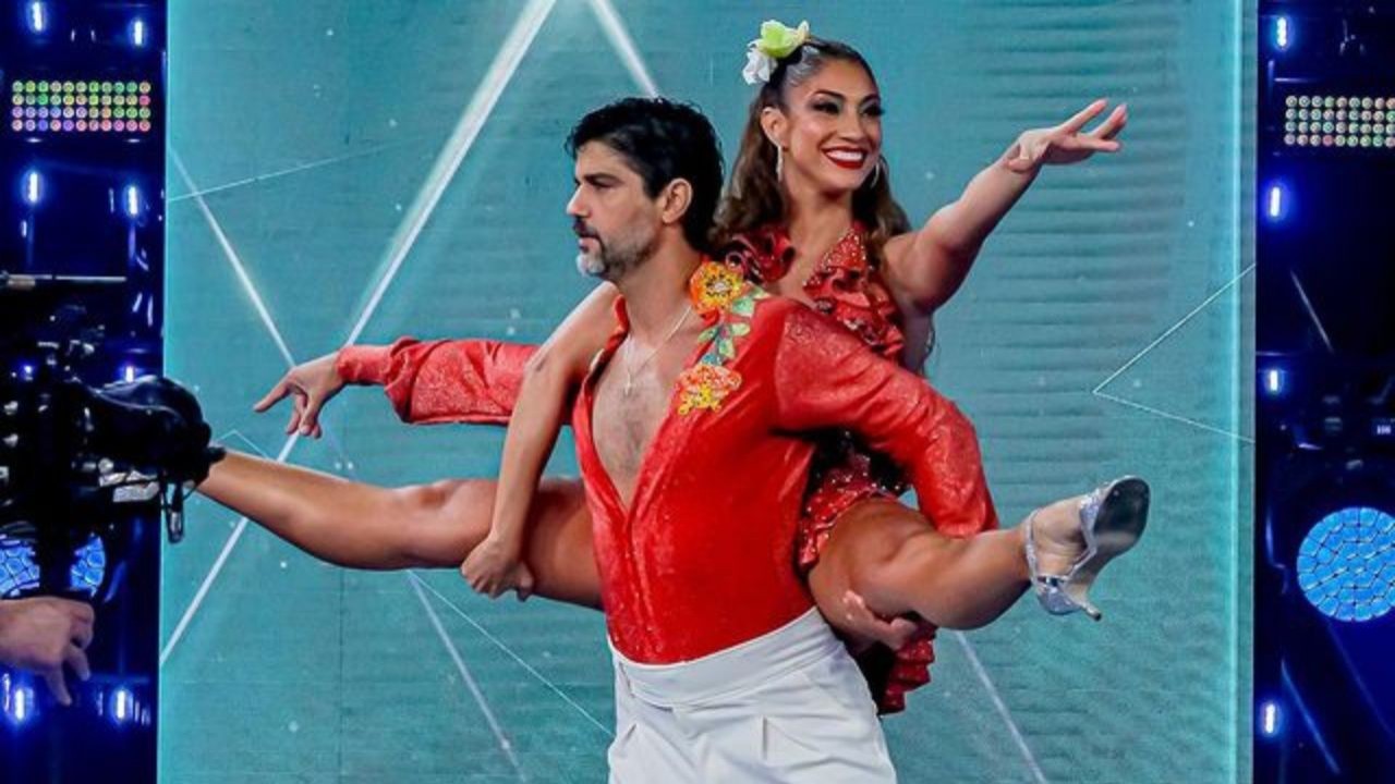 Bruno Cabrerizo e Juliana Paiva no palco da Dança dos Famosos