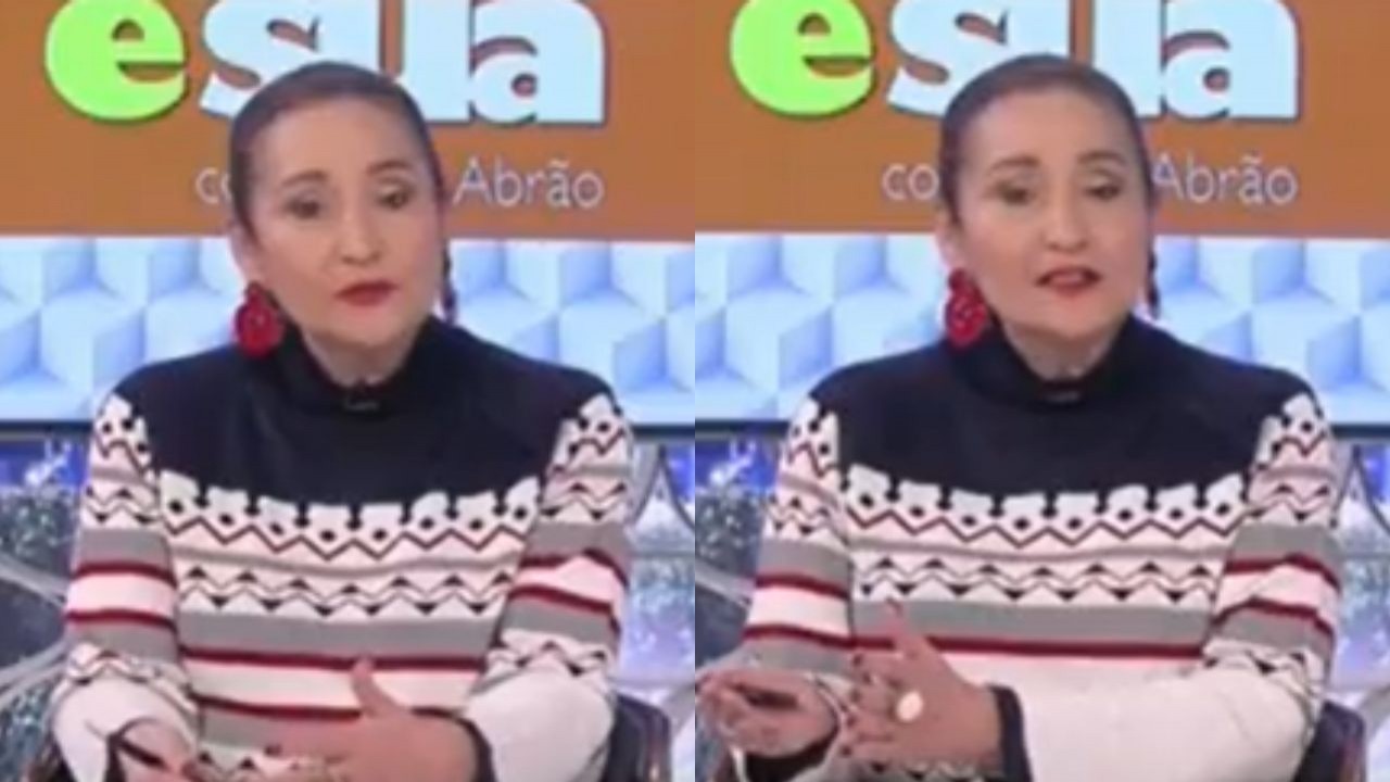 Sonia Abrão de blusa de frio colorida, falando e gesticulando para a câmera