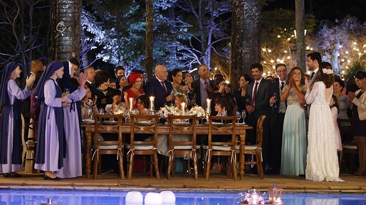 Em cena bastante aguardada, Gustavo e Cecília se casam em \"Carinha de Anjo\"