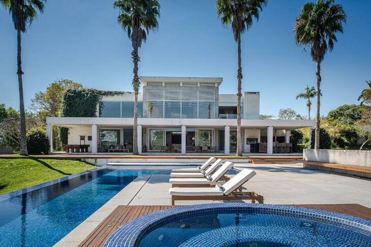 Há um ano, Rubens Barrichello tenta vender mansão de R$ 22 milhões; veja fotos