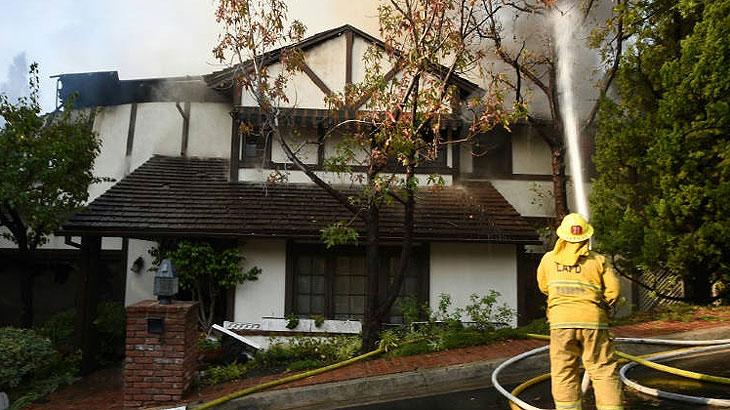 Lea Michele é obrigada a deixar sua casa temporariamente por causa de incêndio