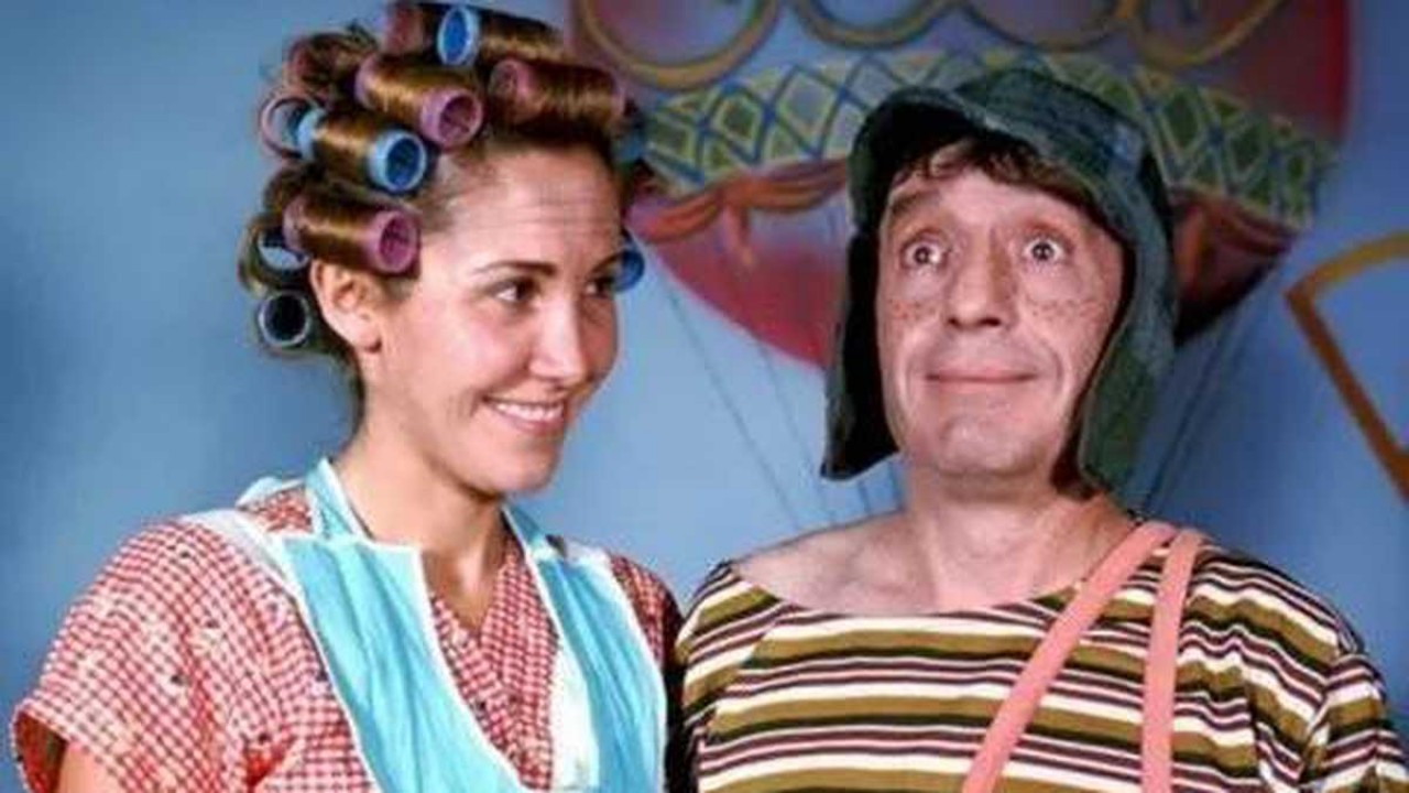 Dona Florinda e Chaves em foto posada da série