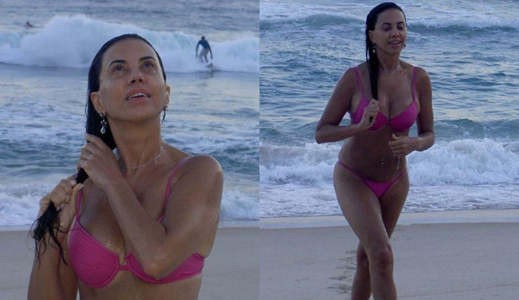 Aos 69 anos, Claudia Alencar foi fotografada de biquíni na praia