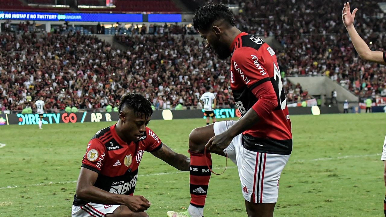 Bruno Henrique comemorando gol