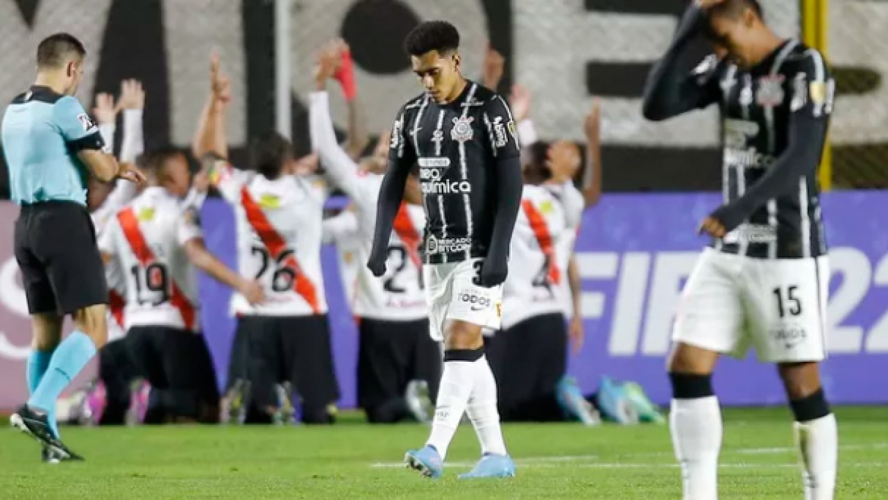 Time do Corinthians perdendo para o Always Ready