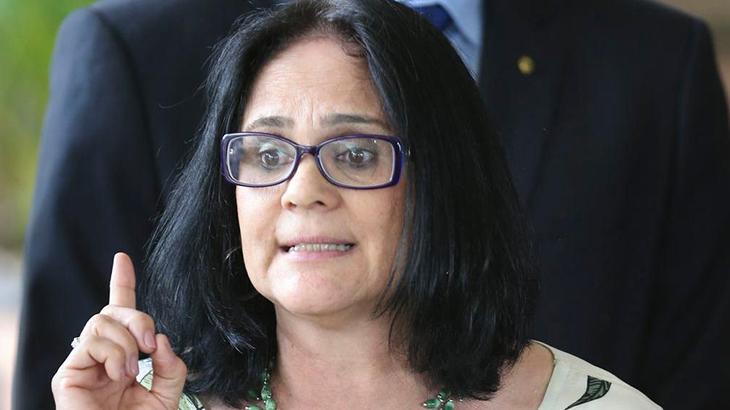 Autor da Globo pede que ministra Damares Alves renuncie ao cargo