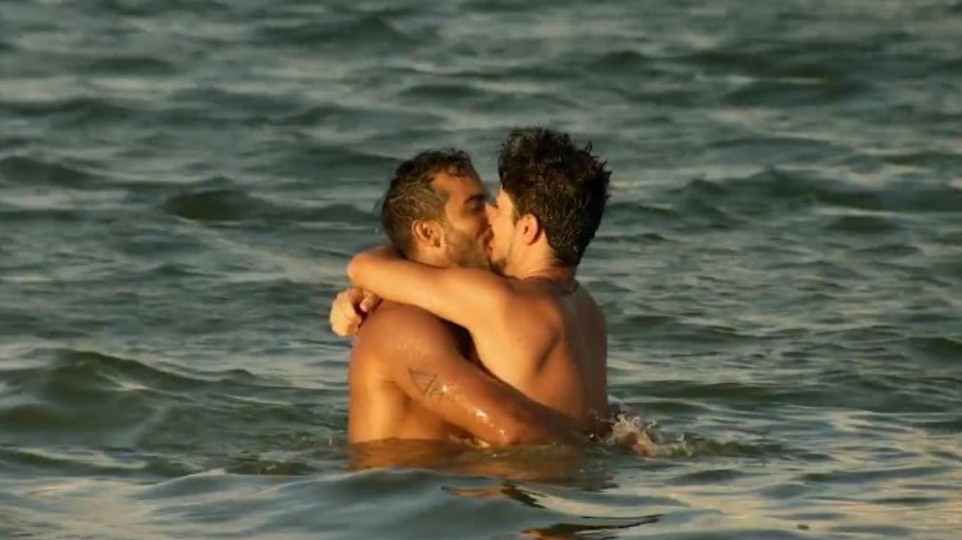 O beijo entre Jarlles e Rafael 