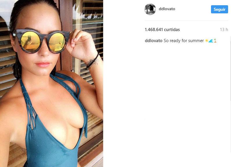 Demi Lovato posta foto de maiô bem decotado e ganha mais de 1 milhão de likes