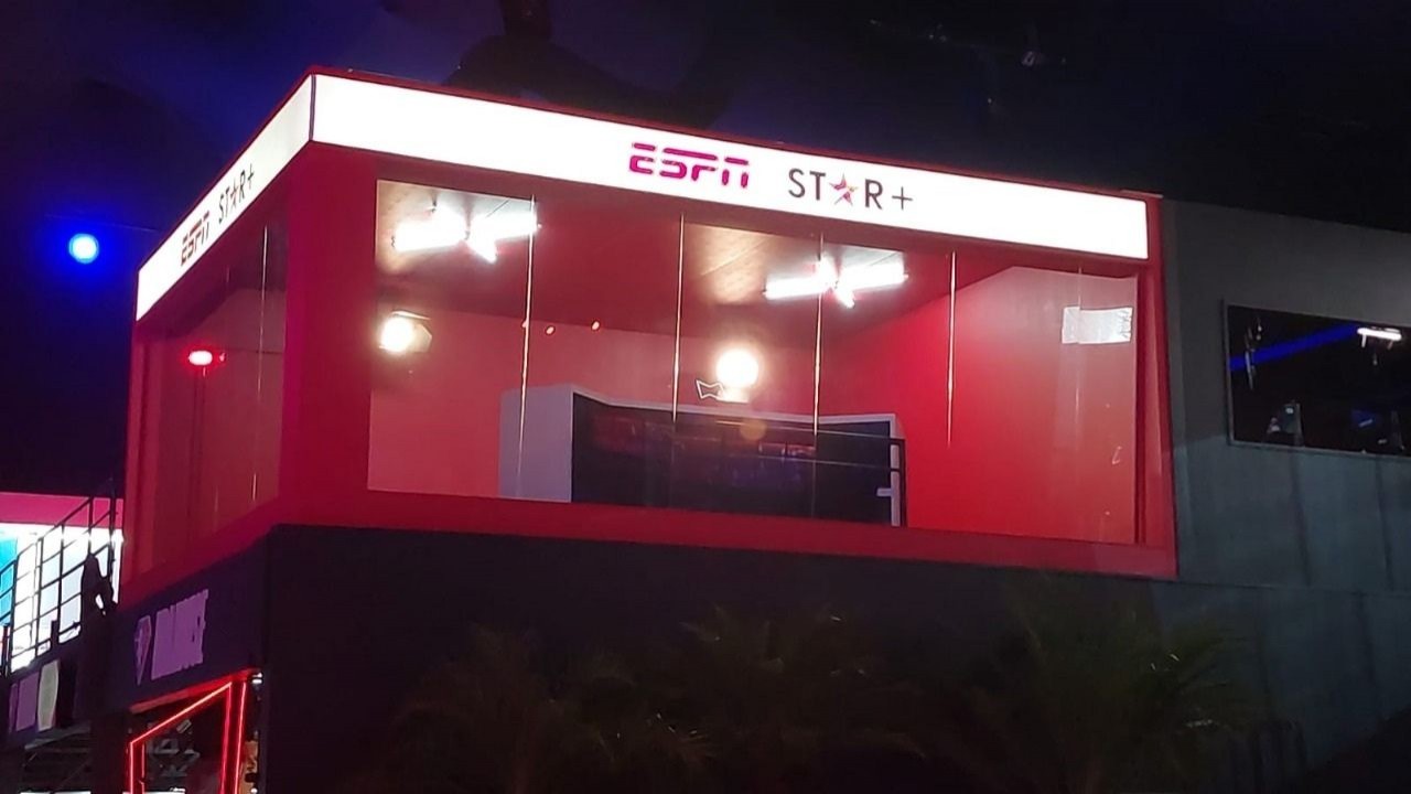 Cabine da ESPN e do Star+ para transmissão das finais da NBA