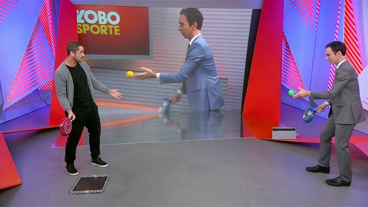 Felipe Andreoli e César Tralli brincam no Globo Esporte