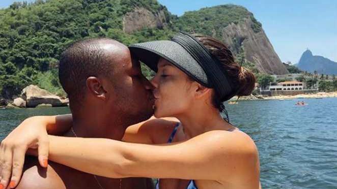 Fernanda Souza e Thiaguinho comemoram Dia do beijo