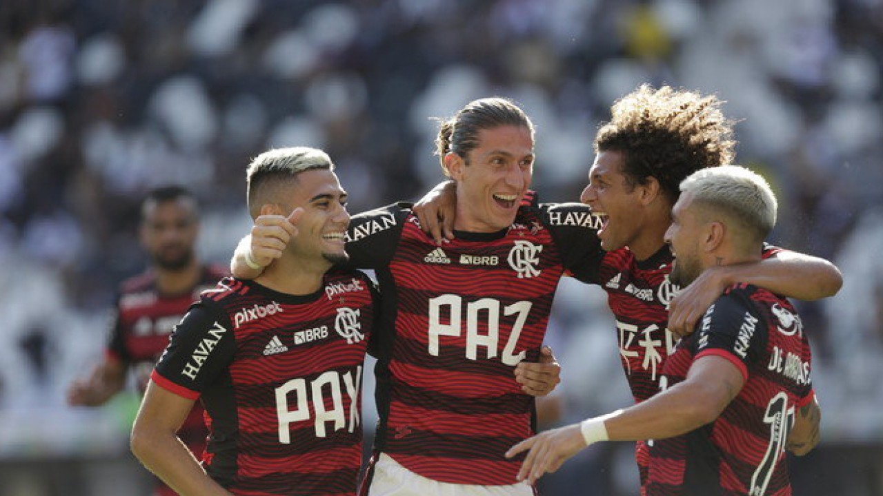 Elenco do Flamengo comemorando