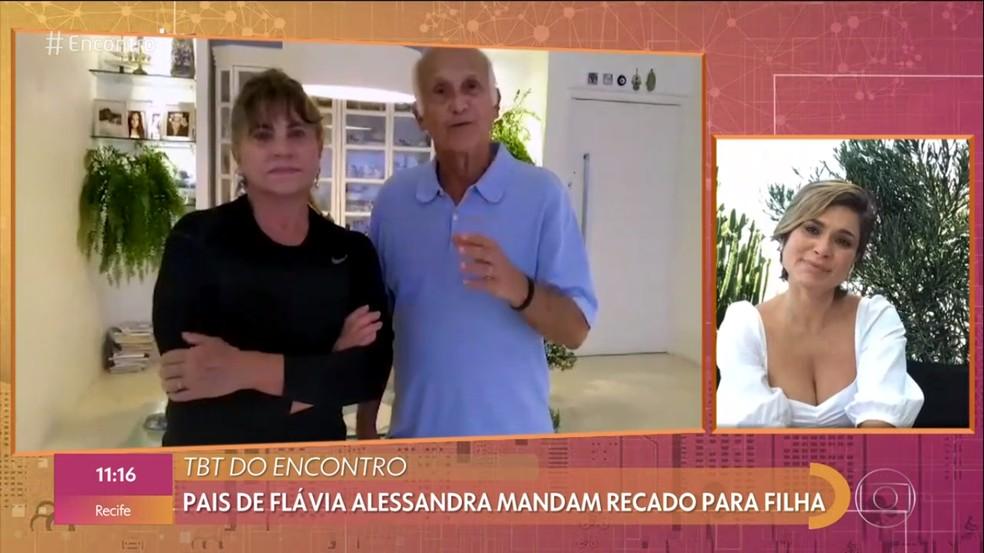 Flávia Alessandra vai às lágrimas na TV e desabafa: \"Tem sido tempos difíceis\"