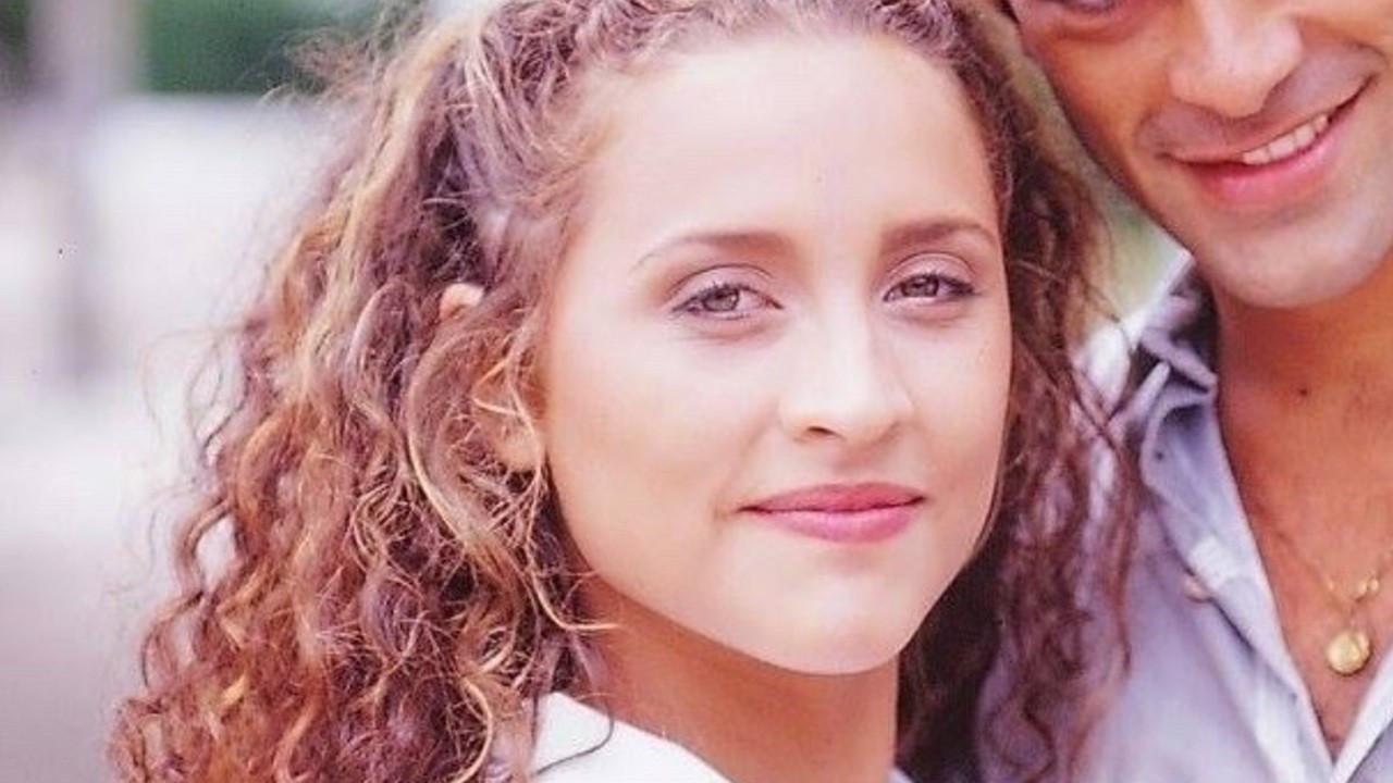 Gabriela Alves na novela Mulheres de Areia, exibida na Globo em 1993