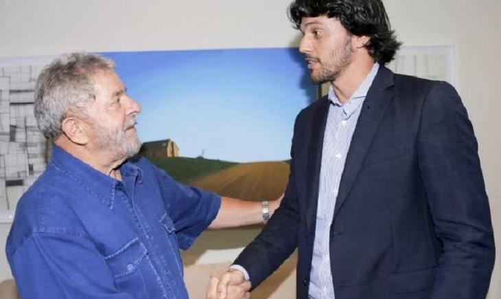 Genro de Silvio Santos cumprimenta Lula