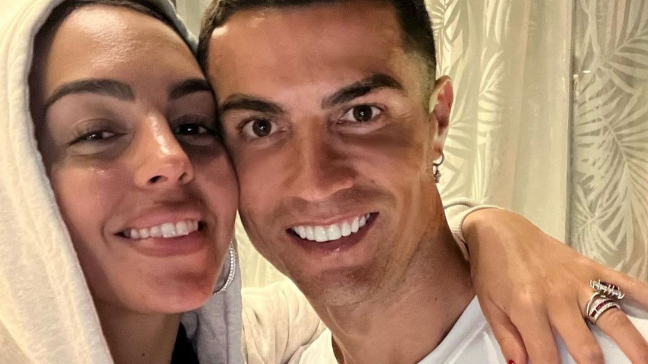 Georgina Rodriguez  e Cristiano Ronaldo em foto publicada nas redes sociais