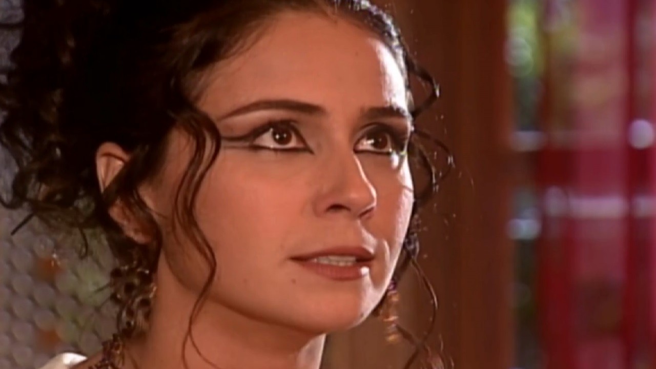 Giovanna Antonelli como Jade em cena da novela O Clone, em reprise na Globo