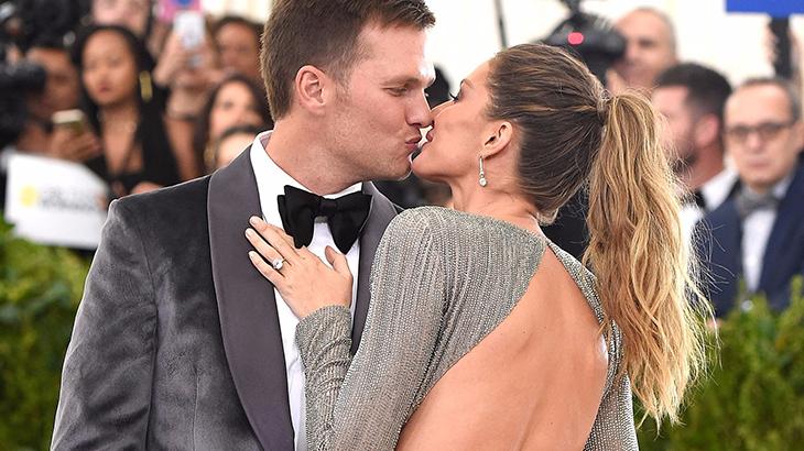 Tom Brady e Gisele Bündchen se beijando