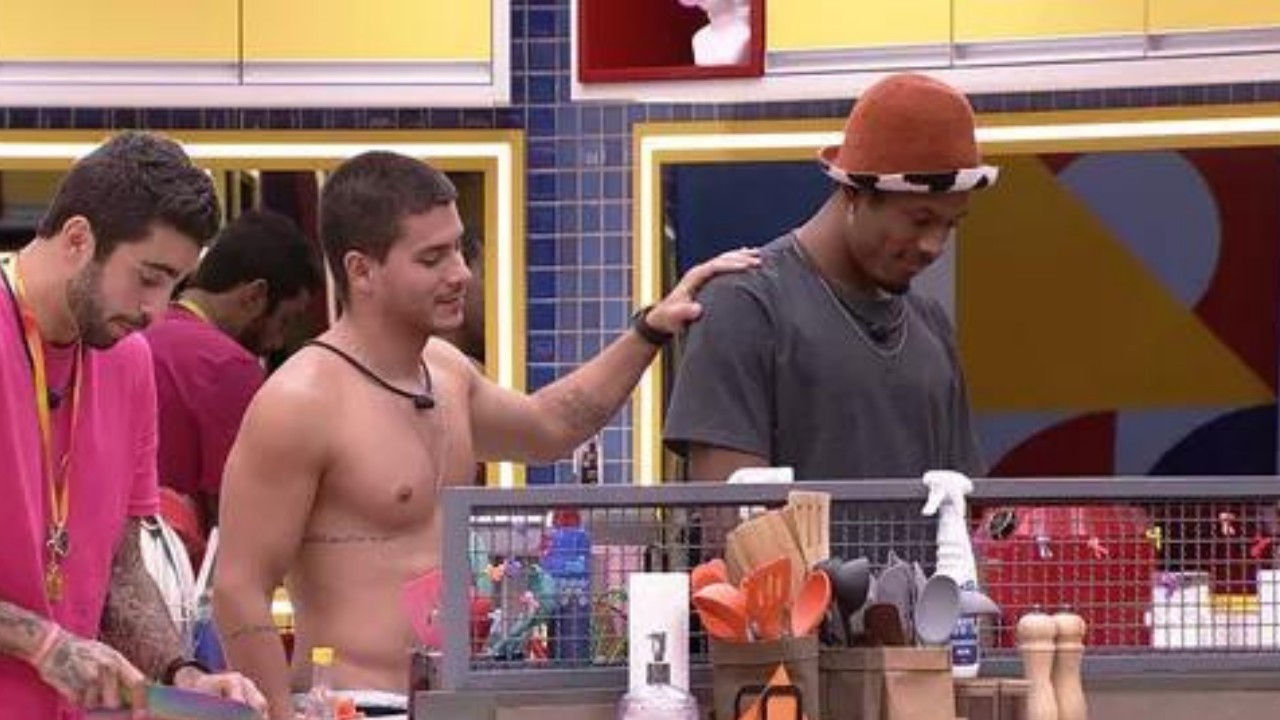 Paulo André sofrendo no BBB 22 