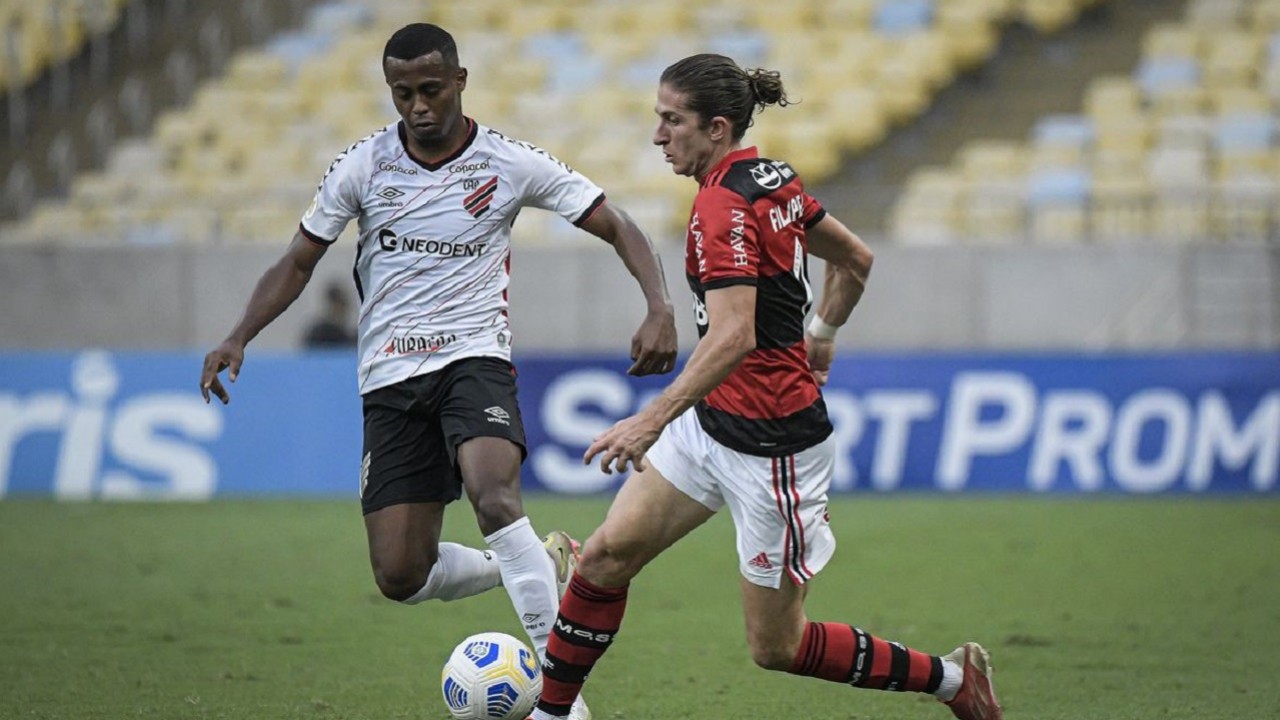 Jogadores de Flamengo e Athletico-PR