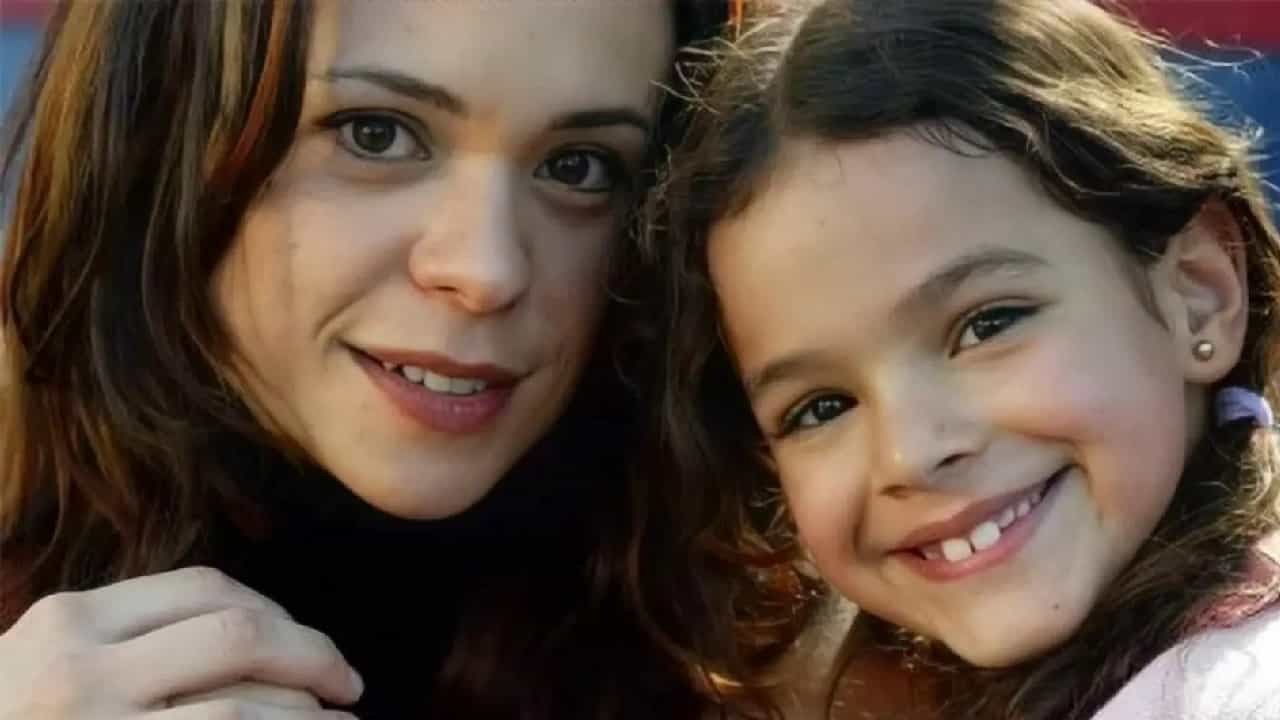 Vanessa Gerbelli e Bruna Marquezine como Fernanda e Salete na novela Mulheres Apaixonadas