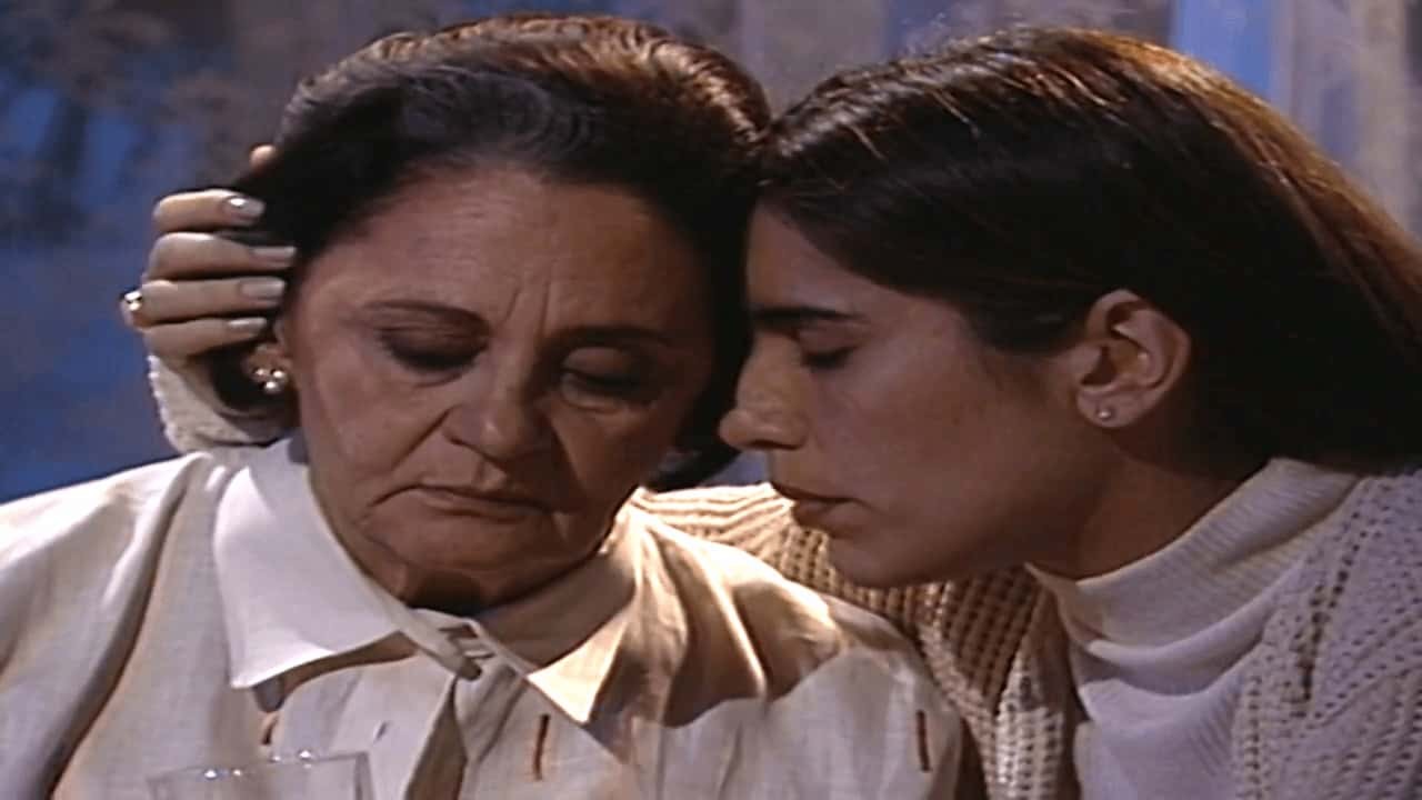 Laura Cardoso e Gloria Pires em cenas da novela Mulheres de Areia, em reprise na Globo