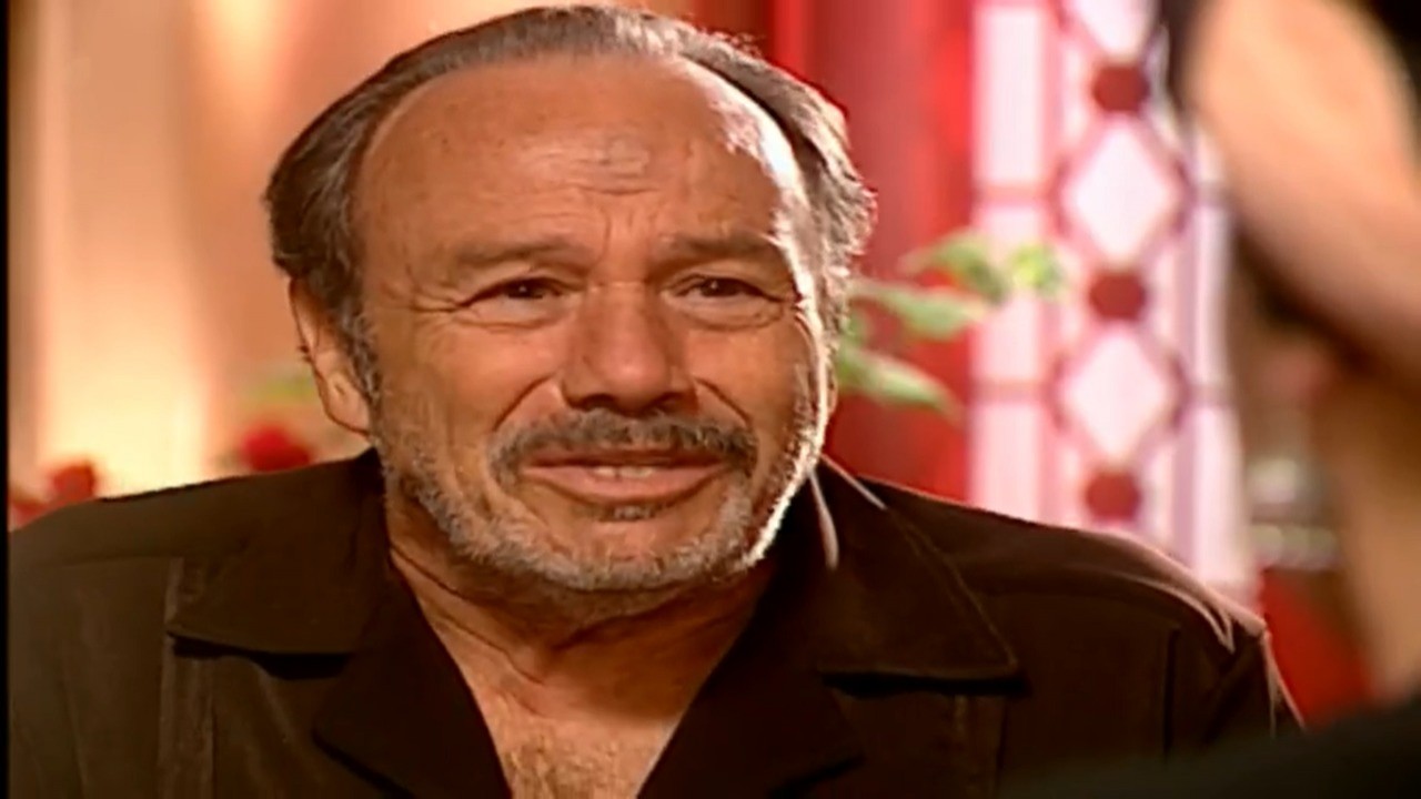 Stênio Garcia como tio Ali na novela O Clone