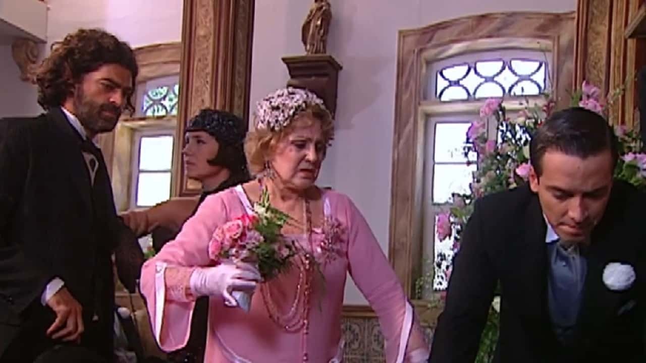 Eduardo Moscovis, Adriana Esteves, Eva Todor e Rodrigo Faro em cena da novela O Cravo e a Rosa, em reprise na Globo