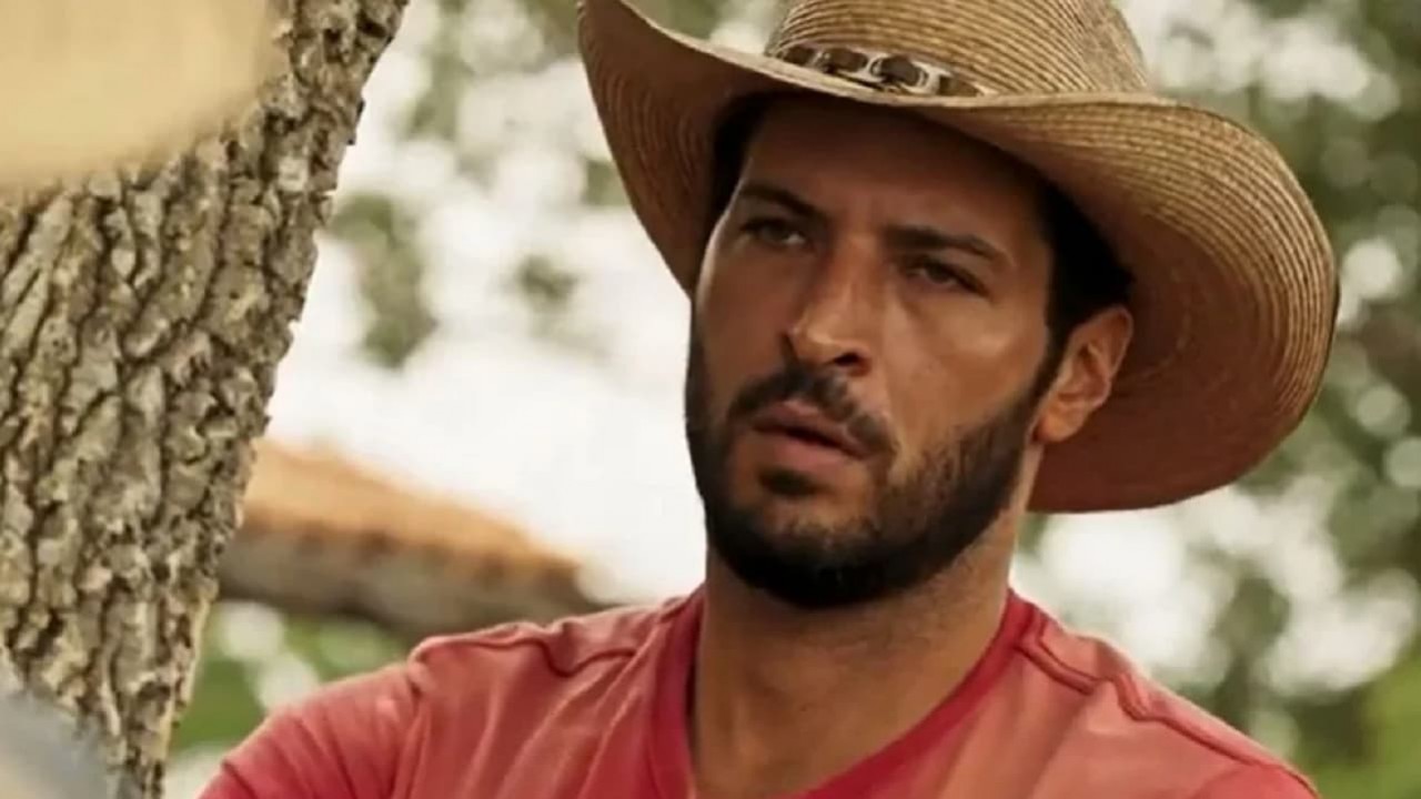 Leandro Lima em cena na novela Pantanal