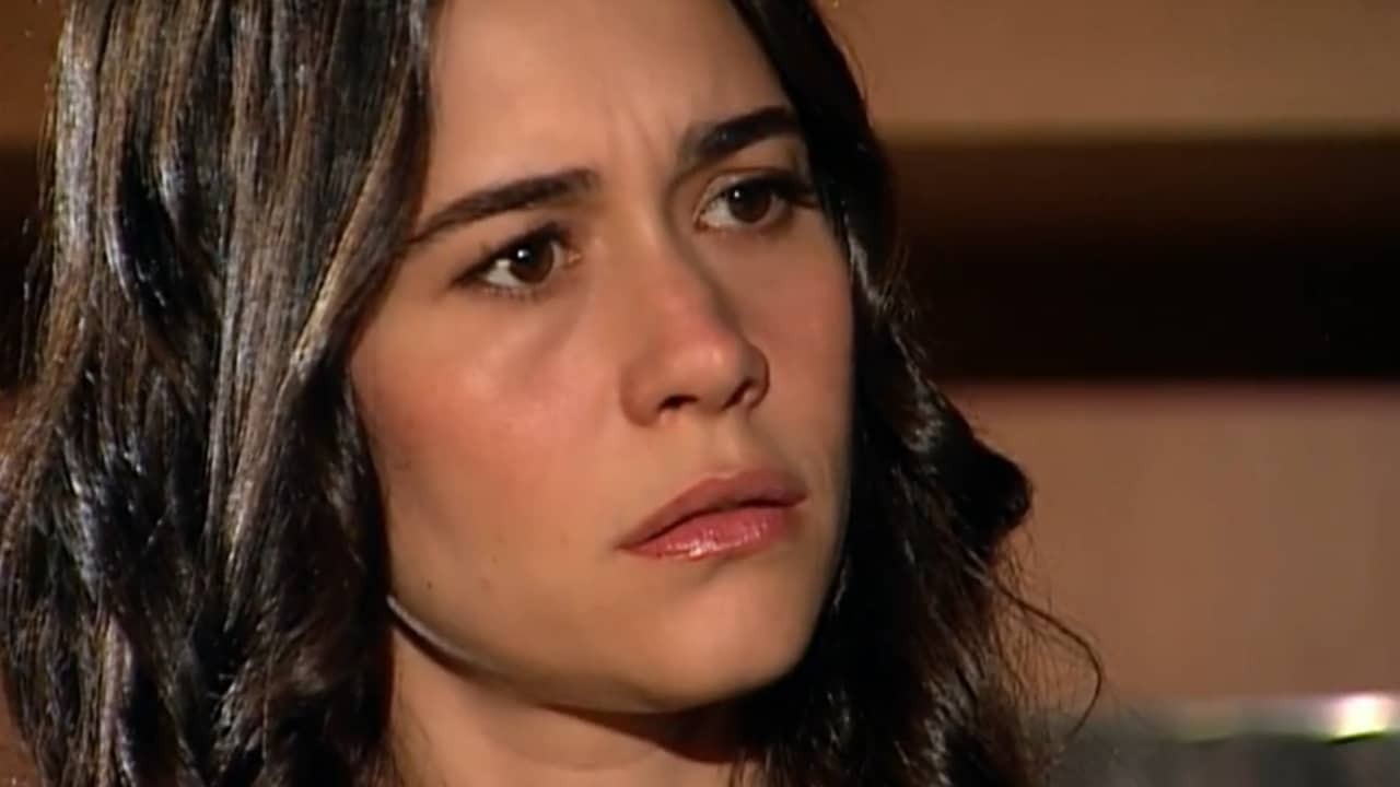 Alessandra Negrini como Paula em cena da novela Paraíso Tropical, reprisada na Globo