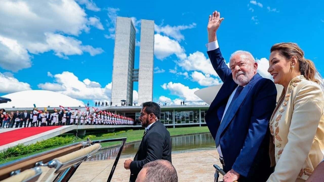 Lula chegando no Palácio do Planalto, para posse, que foi transmitida da Globo