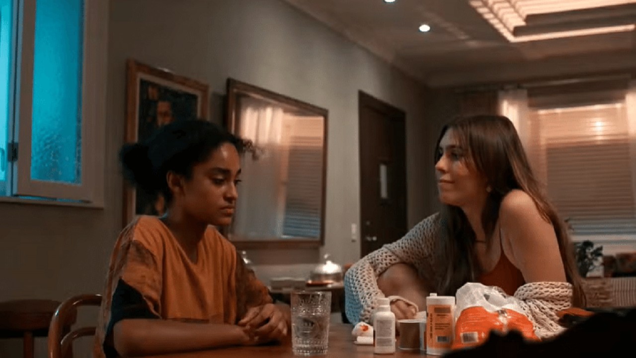 Teca é interpretada por Lívia Silva e Buba atua como Gabriela Medeiros na novela Renascer