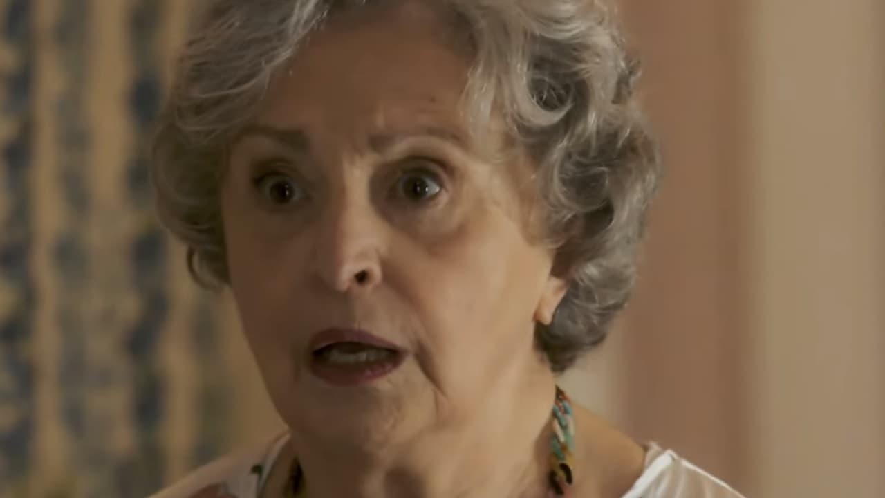 Ana Lúcia Torre como Tia Cotinha na novela Travessia, em exibição na Globo
