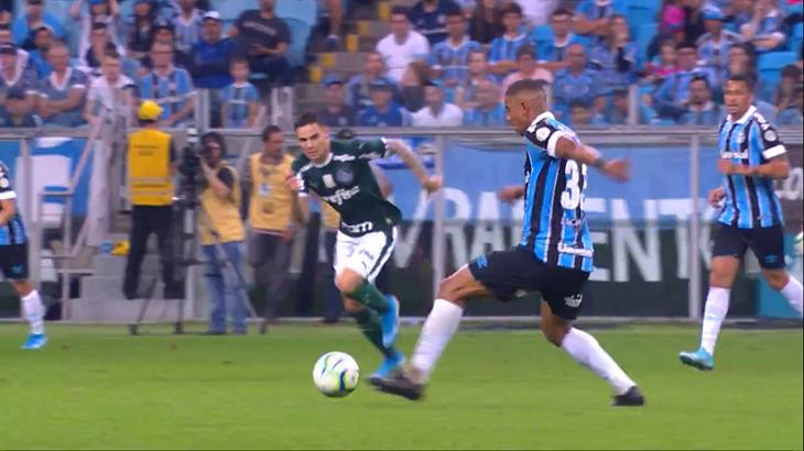 Grêmio jogando contra o Palmeiras