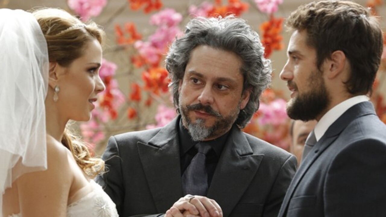 Leandra Leal, Alexandre Nero e Rafael Cardoso em cena da novela Império, em reprise na Globo