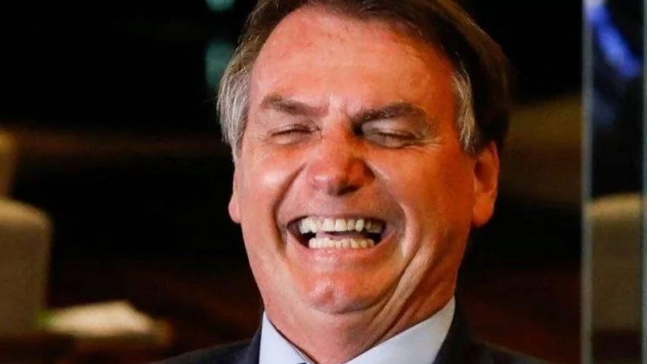 Jair Bolsonaro rindo