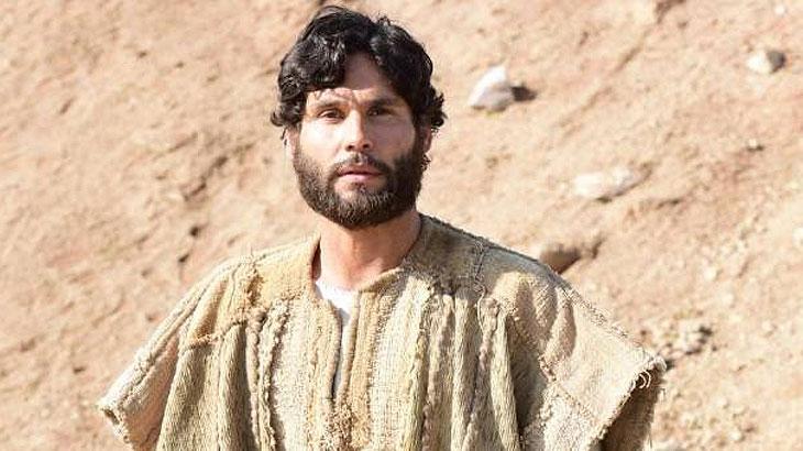 Dudu Azevedo protagoniza Jesus em trama da Record TV