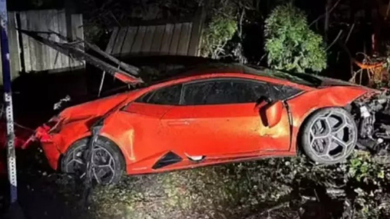 Lamborghini destruída em foto