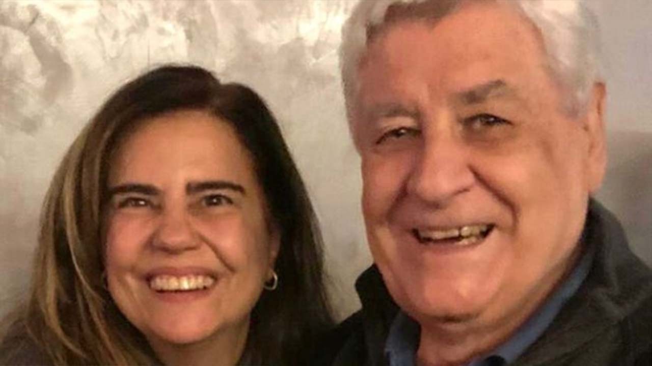 Mayara Magri e Lauro Cesar Muniz posados sorridentes