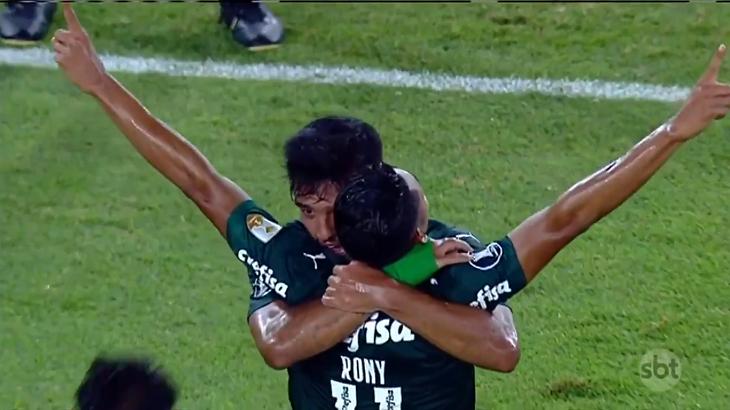 Jogadores do Palmeiras comemorando gol contra o River Plate