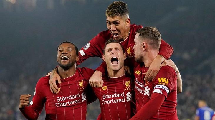 Jogadores do Liverpool comemorando gol