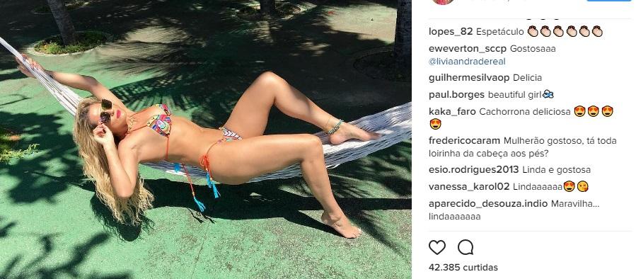 Lívia Andrade posta foto de biquíni na web e fã faz elogio inusitado