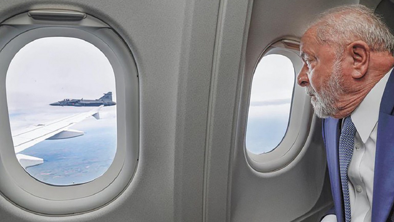 Lula em foto no avião presidencial