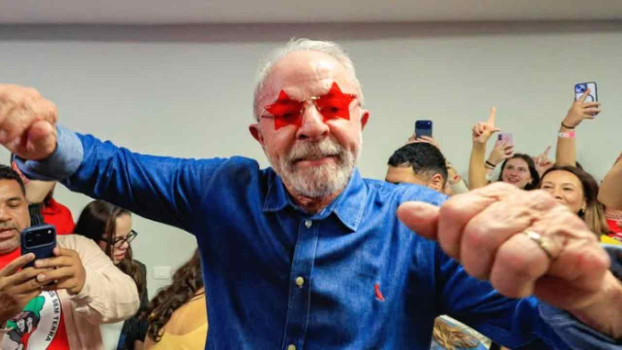 Reeleito
