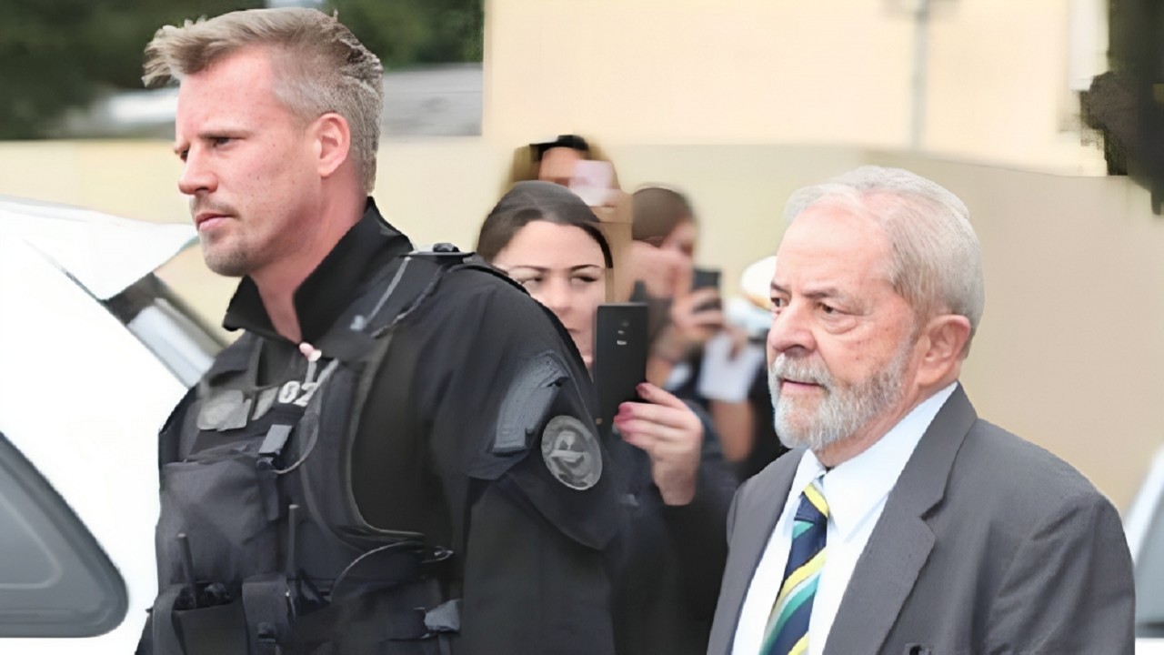 Lula em foto com o carceireiro