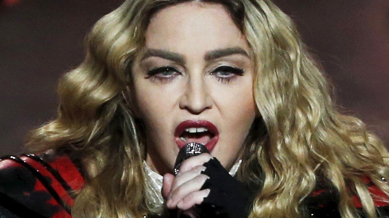 Madonna cantando 