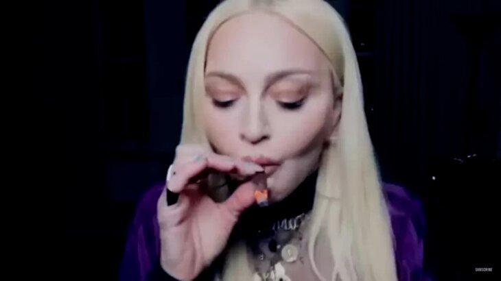 Madonna fumando cigarro suspeito
